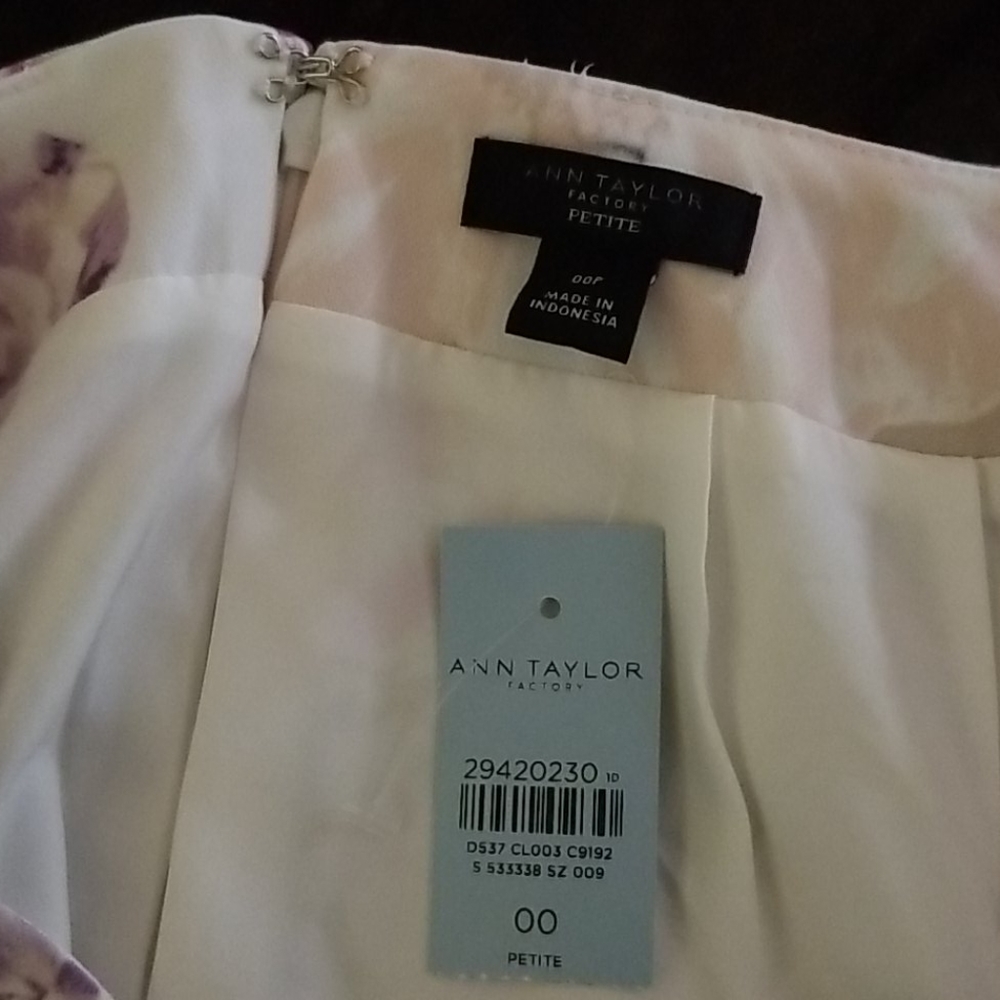 Ann Taylor Factory White Floral Pencil Skirt ♥ - Picture 3 of 7